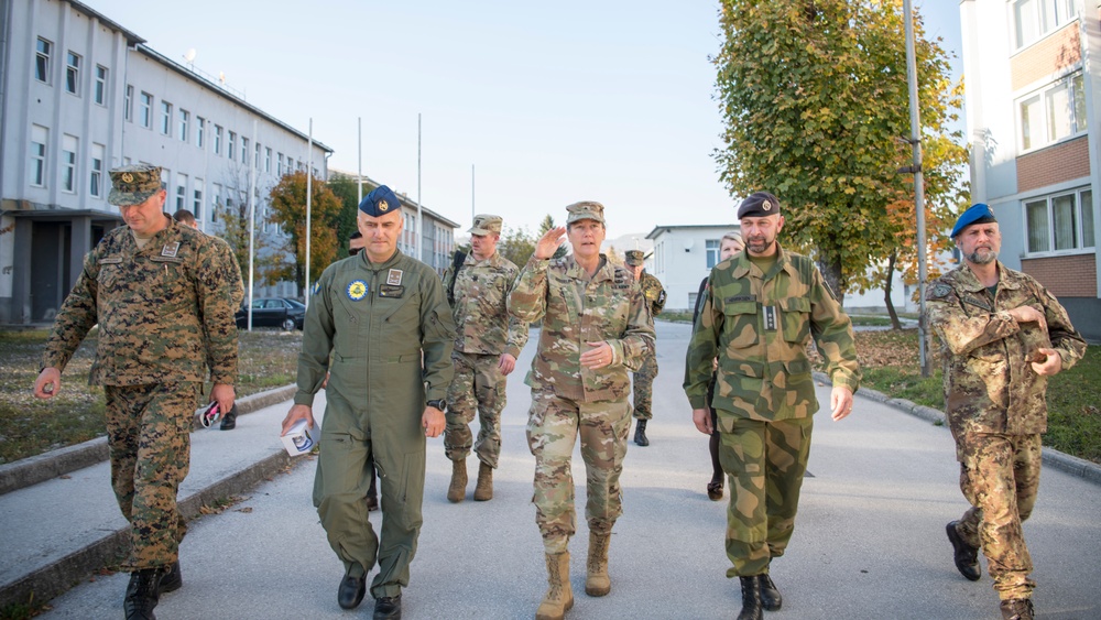 NHQSa commander visits BiH 2nd Helicopter Squadron
