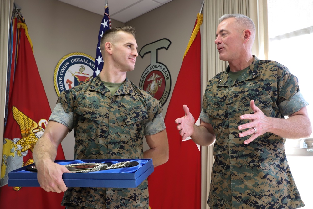 Marine presents HITT championship belt to Pendleton CG, Sgt. Maj.