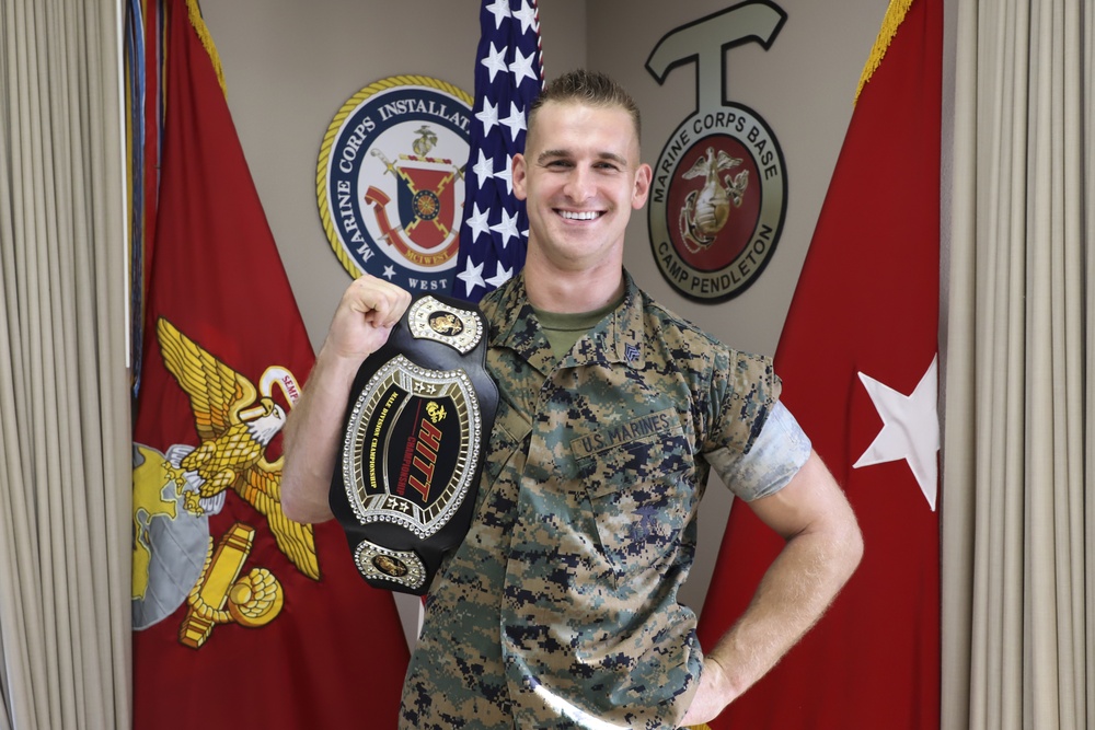 Marine presents HITT championship belt to Pendleton CG, Sgt. Maj.