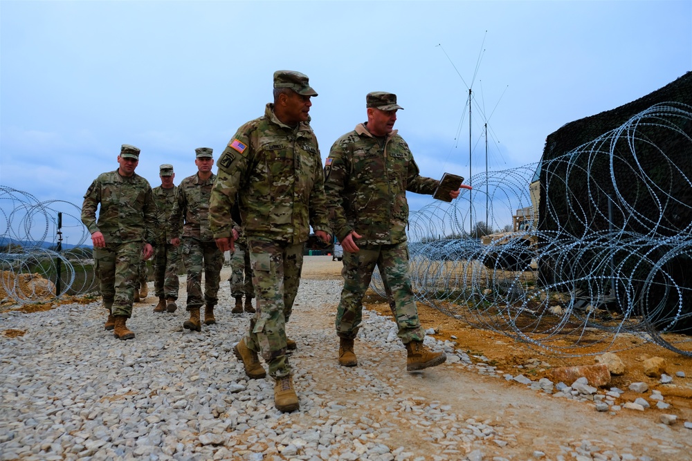 FORSCOM Commander visits 1ID FWD for Dragoon Ready in Germany