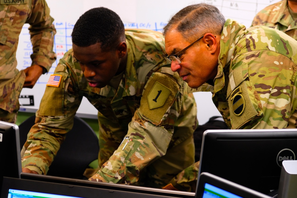 FORSCOM Commander visits 1ID FWD for Dragoon Ready in Germany