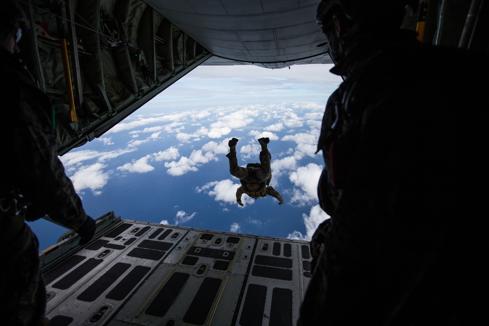Recon Parachute Operations: MAGTF delivery