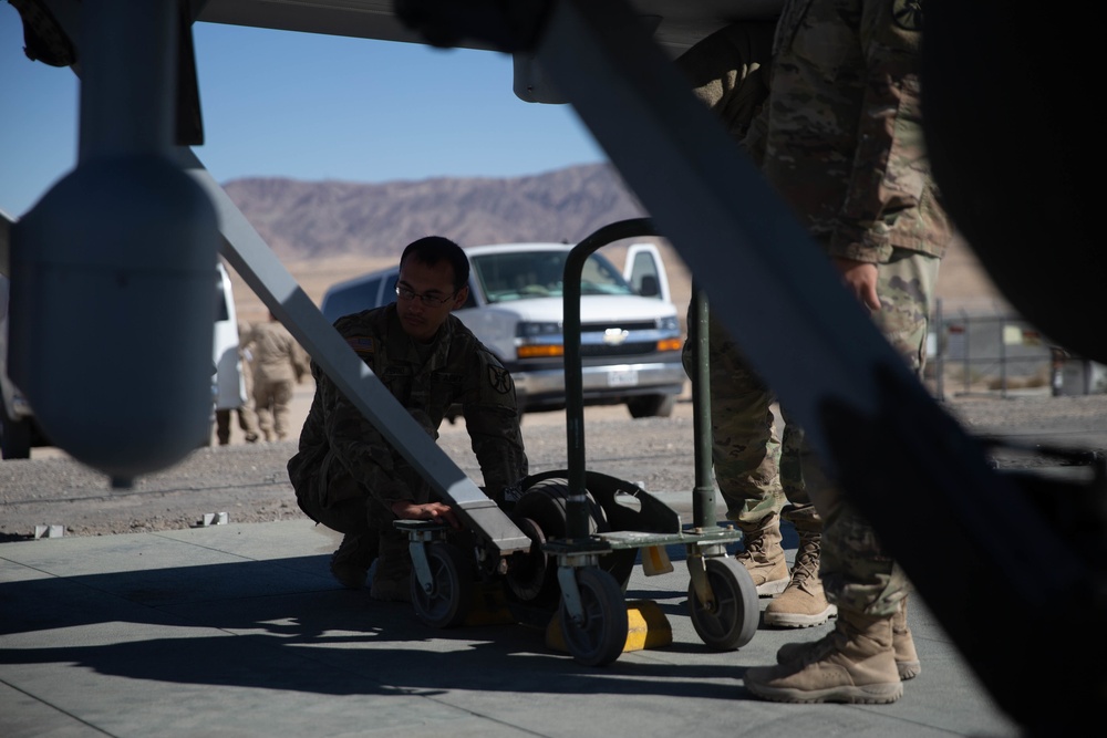 2d MARDIV Intelligence Officer Conducts Intelligence Briefing