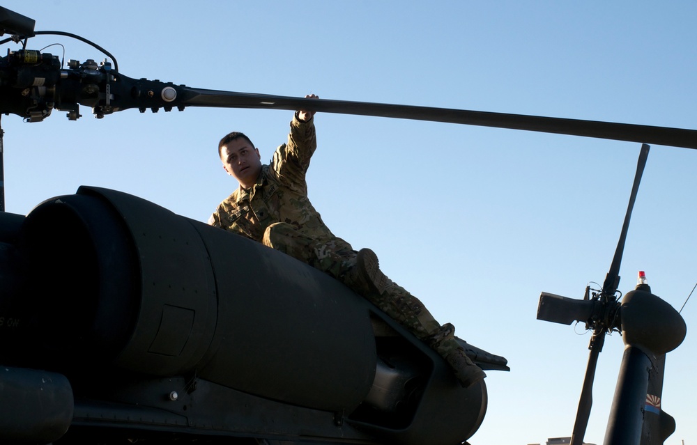 Arizona Army National Guard Citizen-Soldiers Take to the Sky