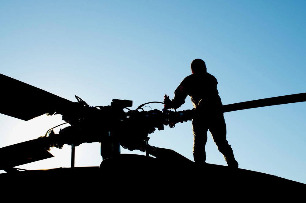 Arizona Army National Guard Citizen-Soldiers Take to the Sky