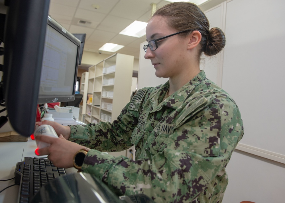 Hospital Corpsman Fills Prescriptions