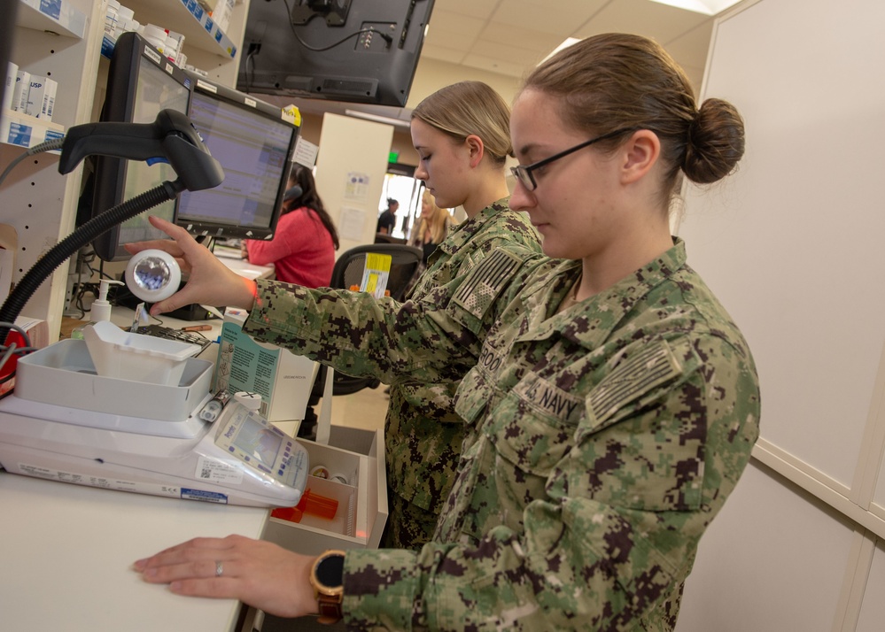 Hospital Corpsman Fills Prescriptions