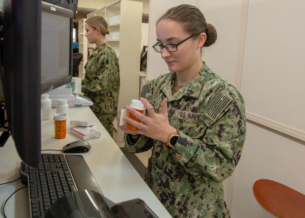 Hospital Corpsman Fills Prescriptions