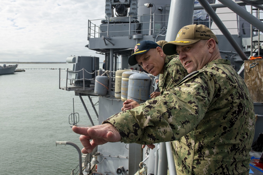 CSG 10 Visits USS Vella Gulf