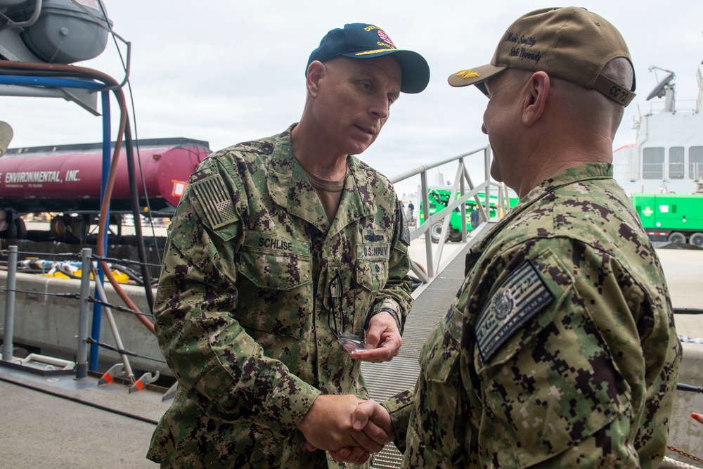 CSG 10 Visits USS Vella Gulf