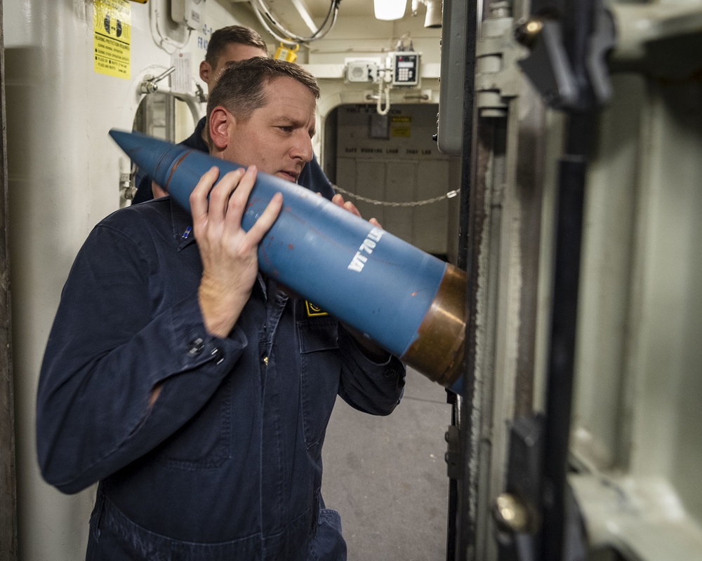 USS John S. McCain (DDG 56) 5-Inch Live-Fire
