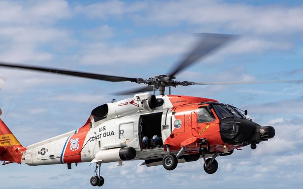 US COASTGUARD HH-60 JAYHAWK HELICOPTER LANDS ONBOARD HMS QUEEN ELIZABETH