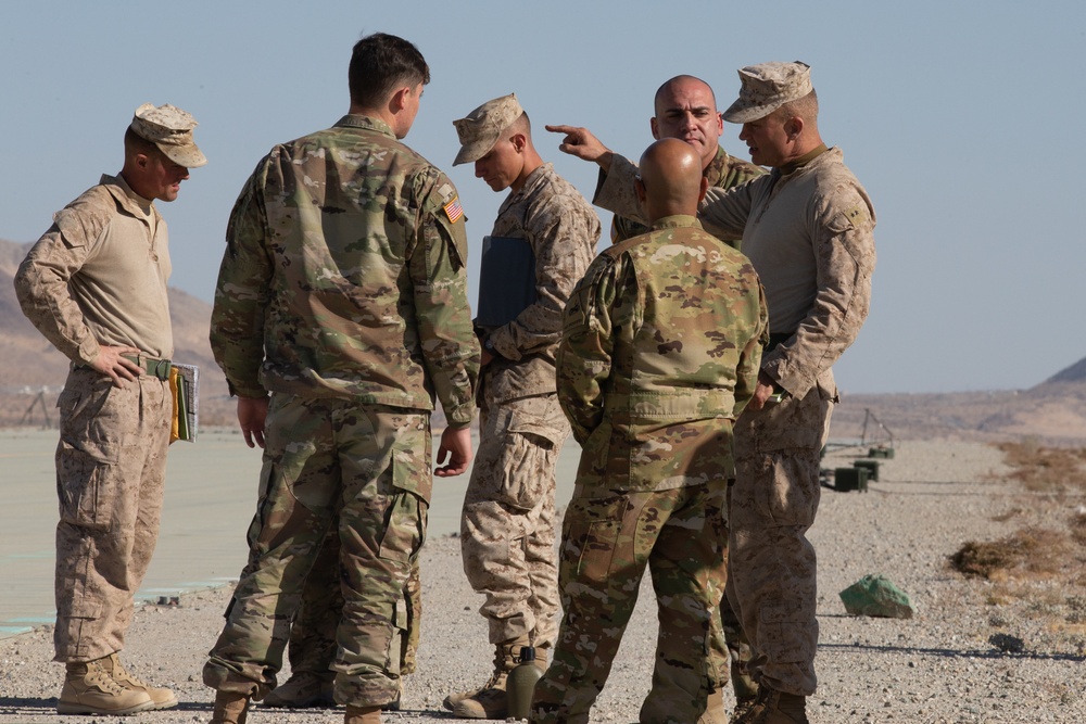 2d MARDIV CG meets with soldiers participating in MWX