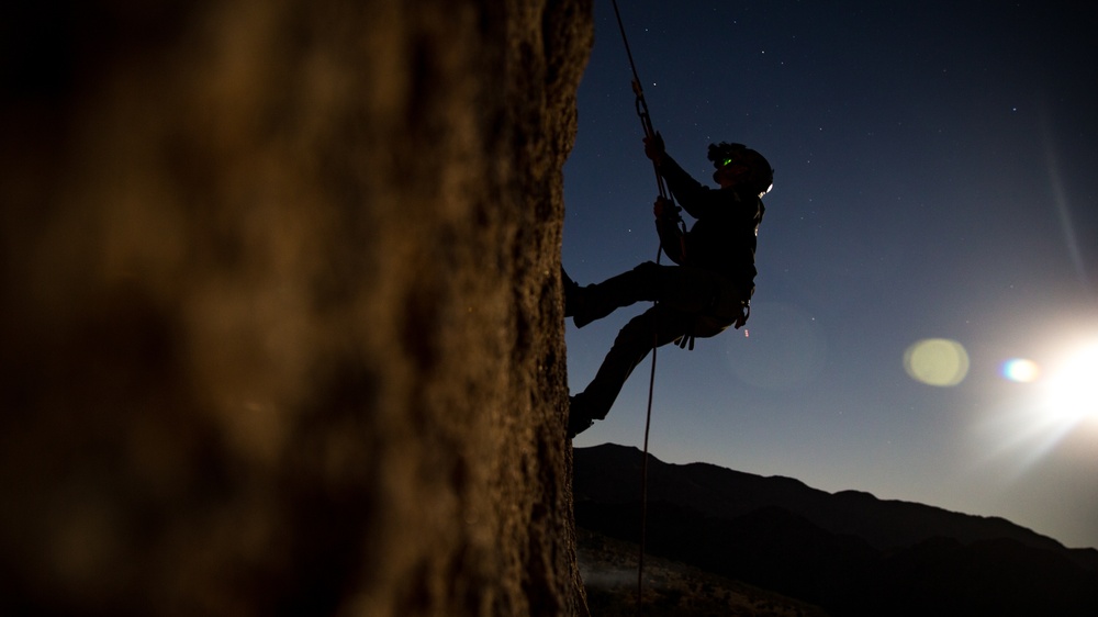 U.S. Marines with 2/4 complete Assault Climber's Course