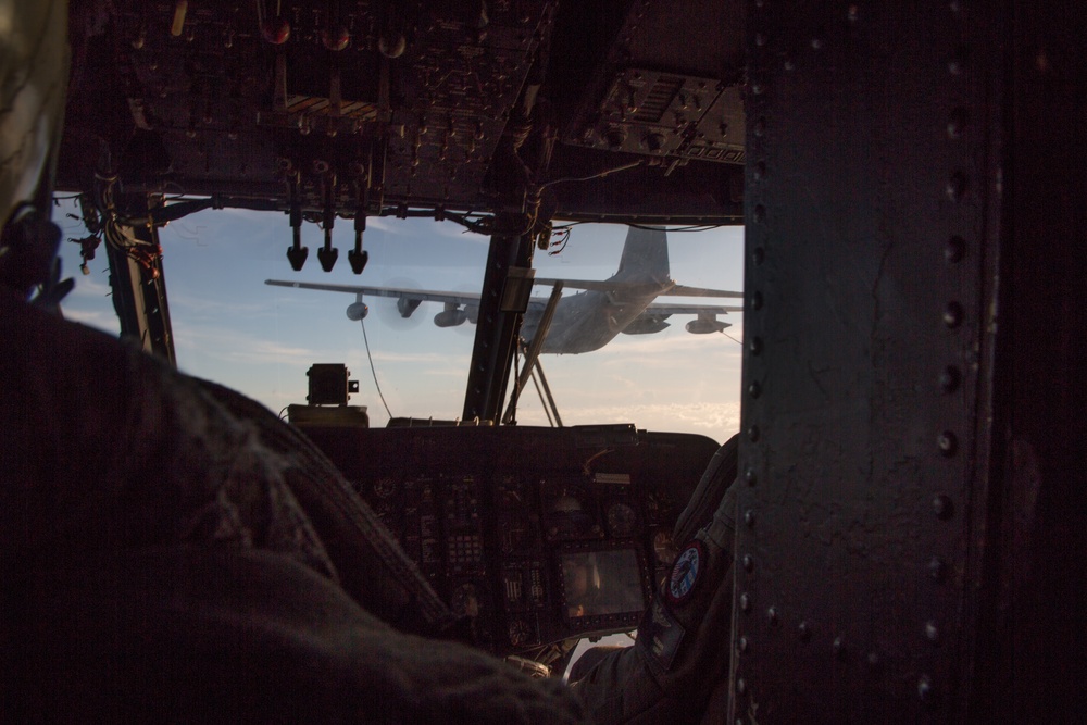 US Marines conduct aerial refueling in Belize
