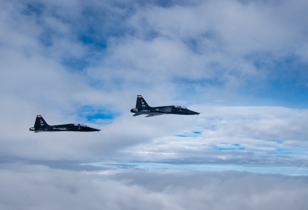 &quot;First to the Fight&quot;: F-22 Raptor and T-38 Talon train over Atlantic