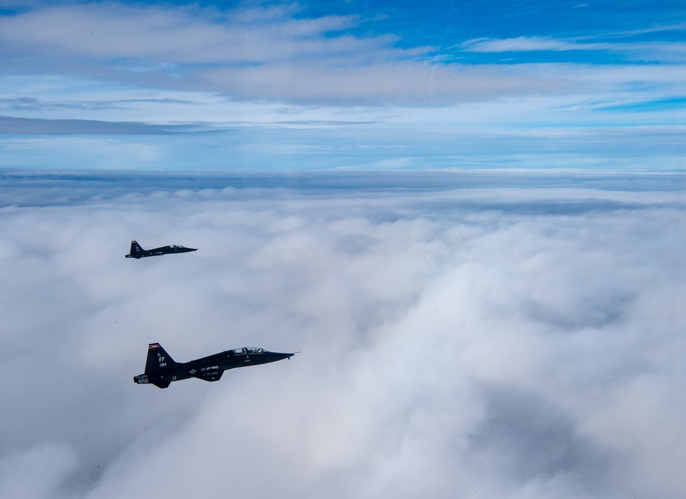 &quot;First to the Fight&quot;: F-22 Raptor and T-38 Talon train over Atlantic