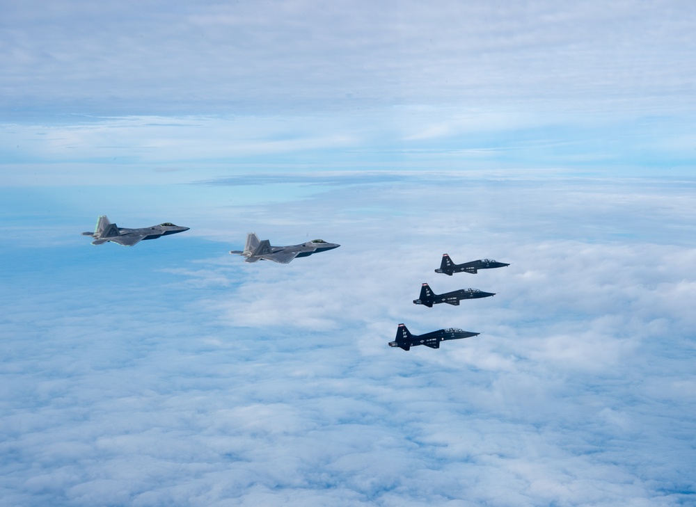 &quot;First to the Fight&quot;: F-22 Raptor and T-38 Talon train over Atlantic