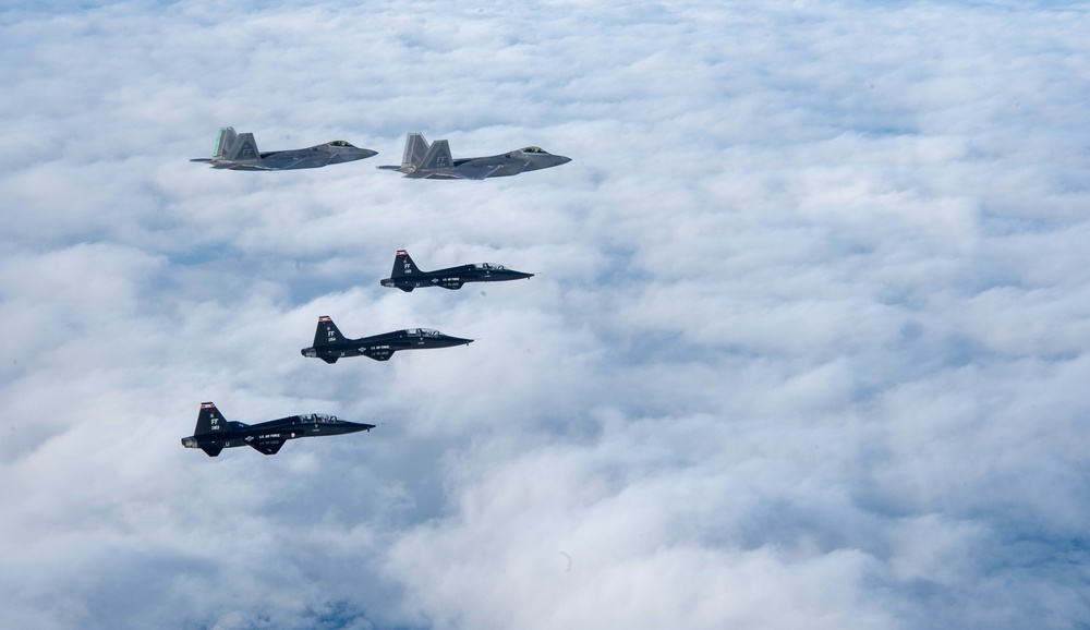 &quot;First to the Fight&quot;: F-22 Raptor and T-38 Talon train over Atlantic