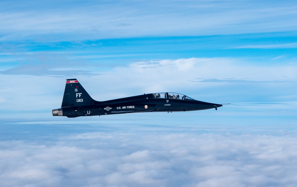 &quot;First to the Fight&quot;: F-22 Raptor and T-38 Talon train over Atlantic