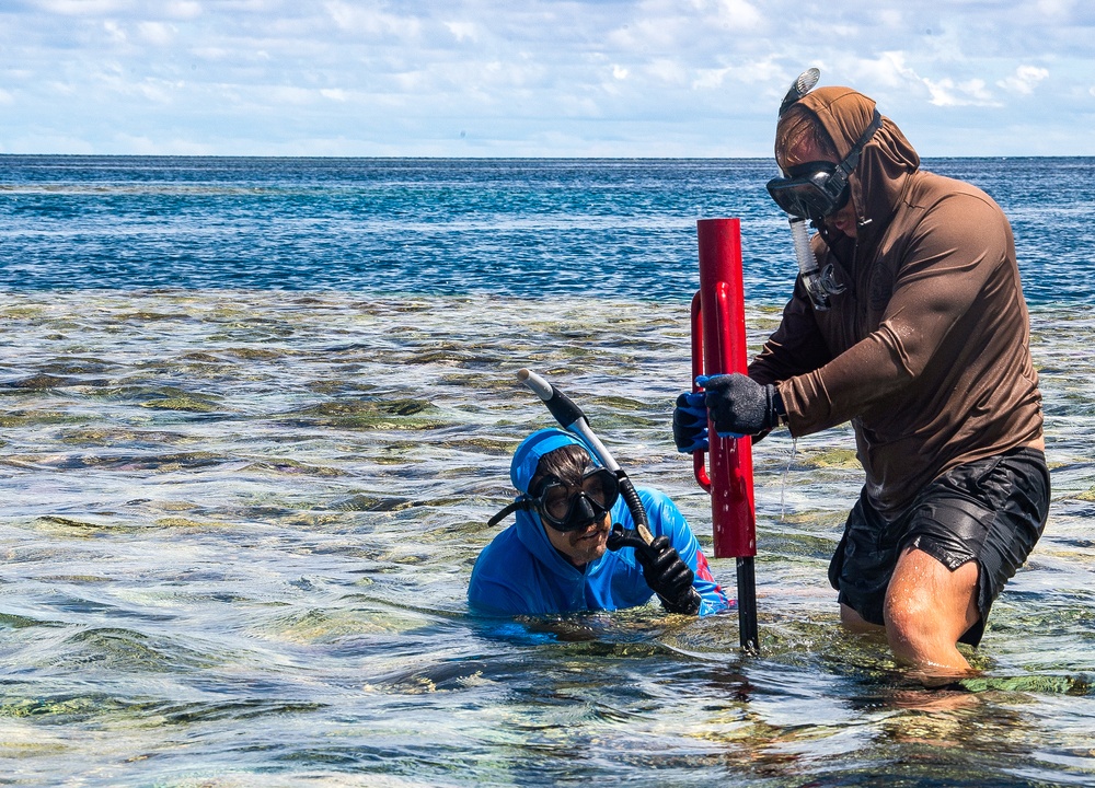 UCT 2 Sailors Remove Obstructions from Sapwauhfik Channel