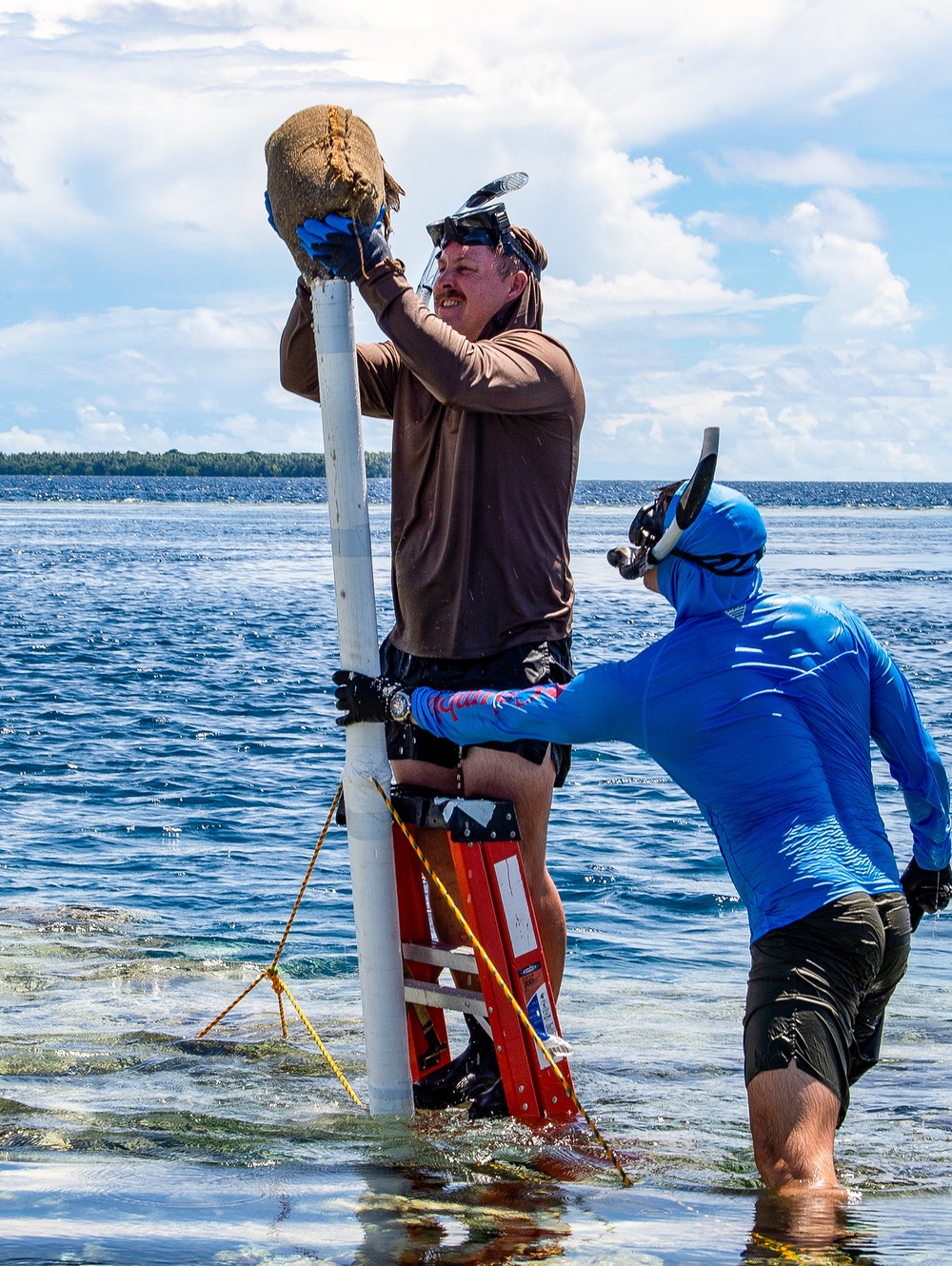 UCT 2 Sailors Remove Obstructions from Sapwauhfik Channel