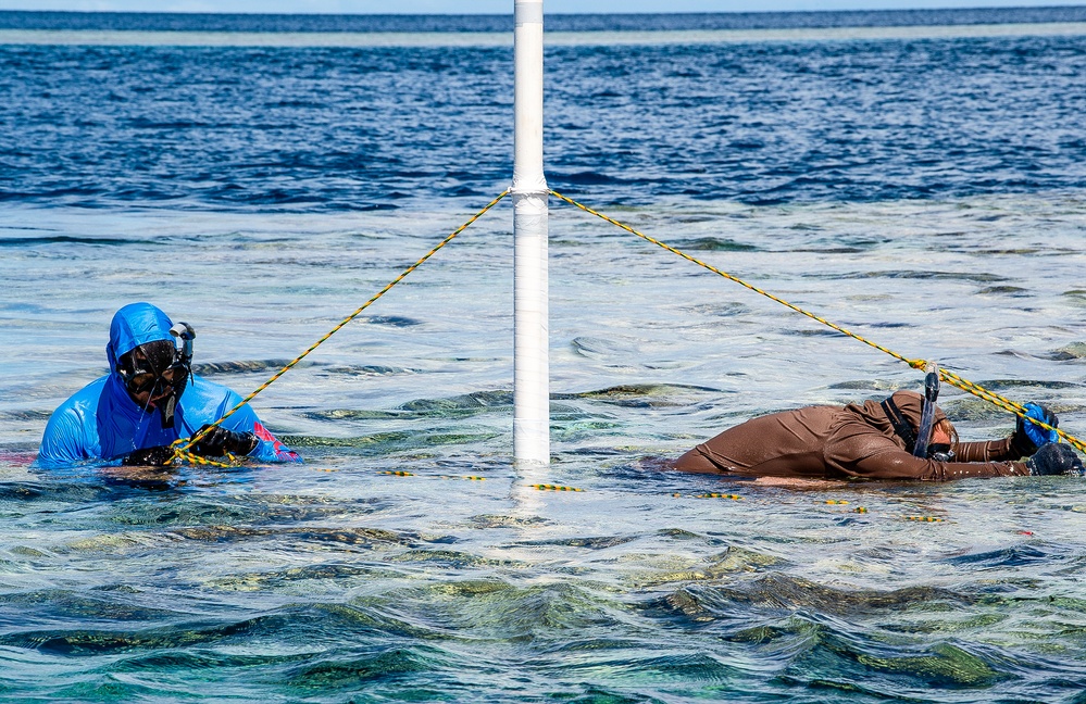 UCT 2 Sailors Remove Obstructions from Sapwauhfik Channel