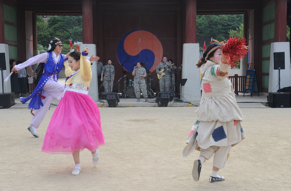 Dancers at Hwaseong Fortress
