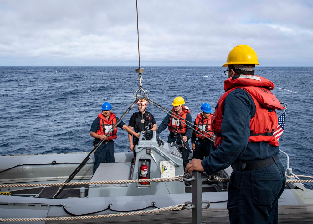 USS Gridley Conducts Small Boat Operations