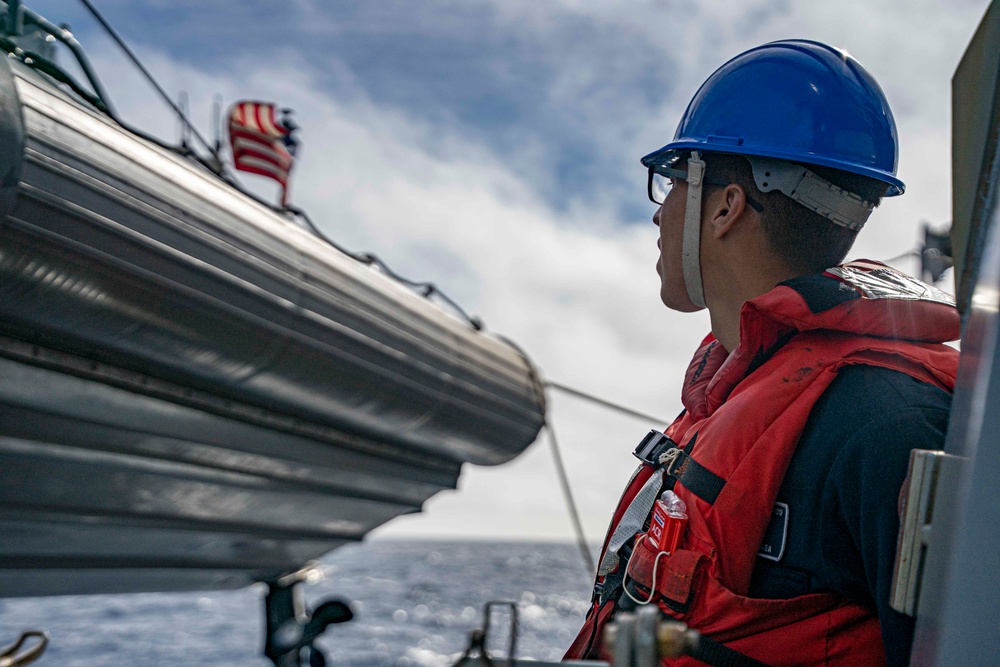 USS Gridley Conducts Small Boat Operations