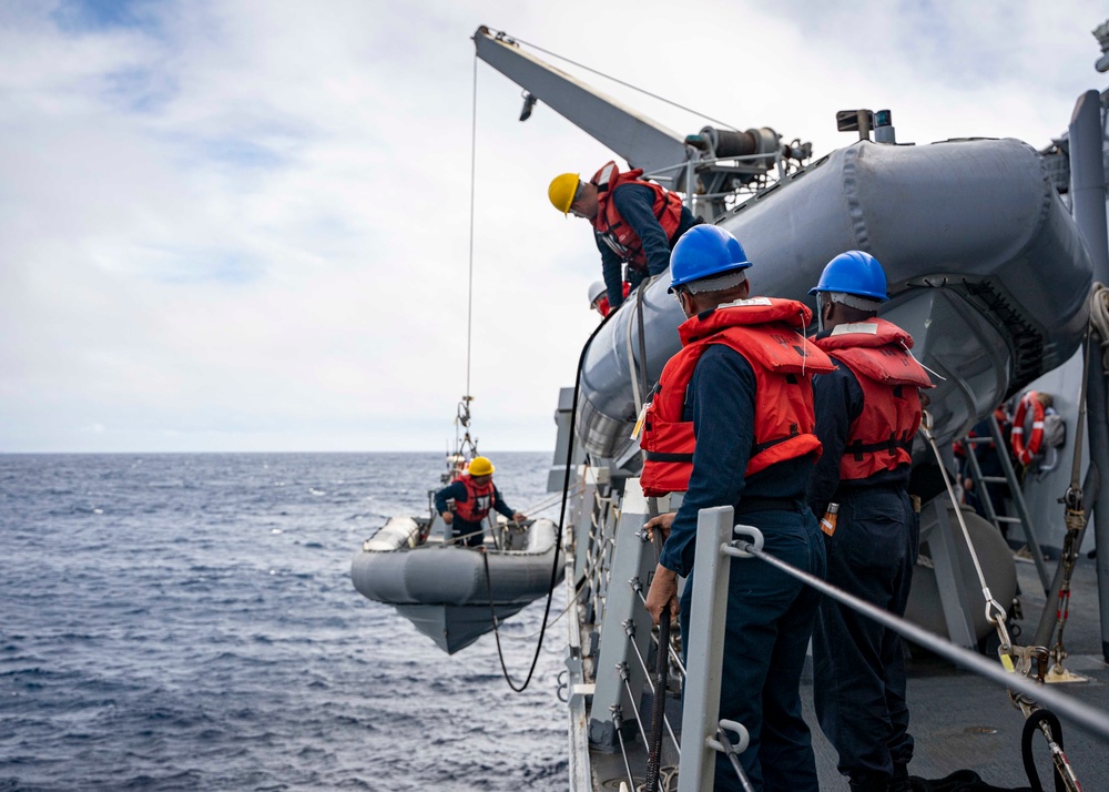 USS Gridley Conducts Small Boat Operations