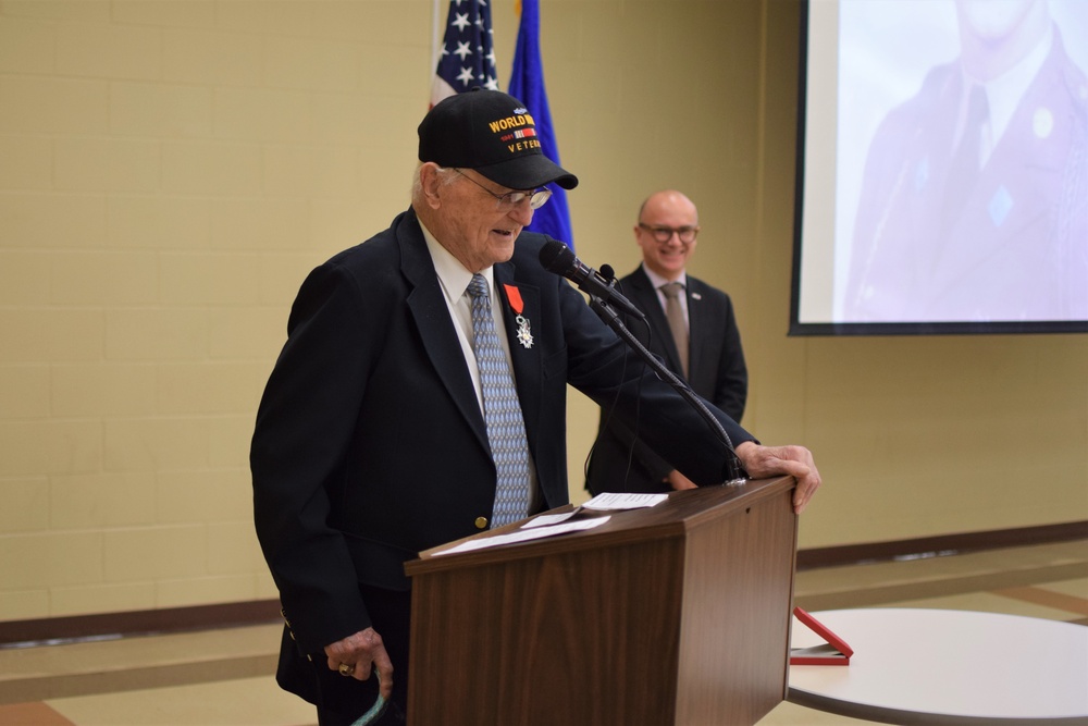 WWII veteran speaks about service in France