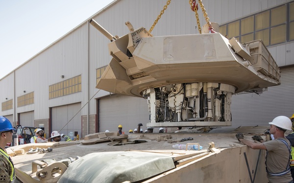 Reattach turret to an Abrams M1A2