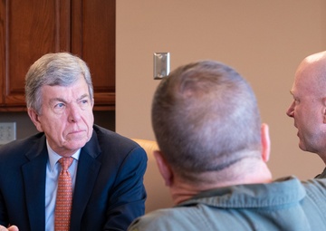 U.S. Senator Roy Blunt visits the 139th Airlift Wing