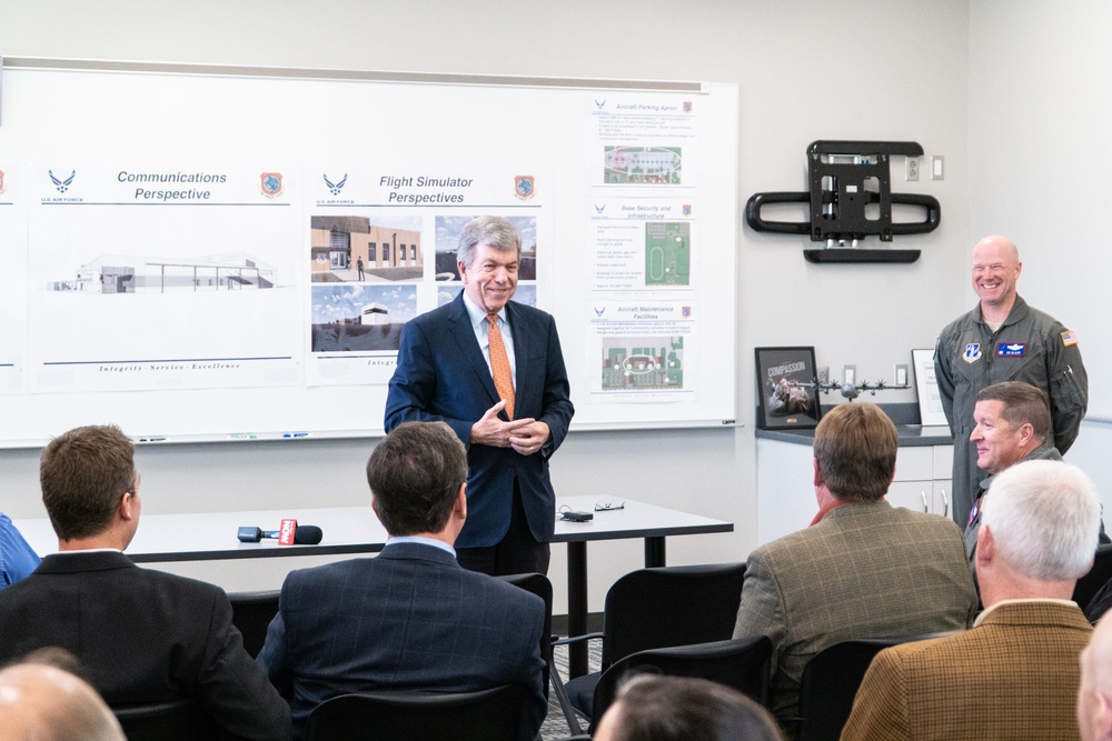 U.S. Senator Roy Blunt visits the 139th Airlift Wing