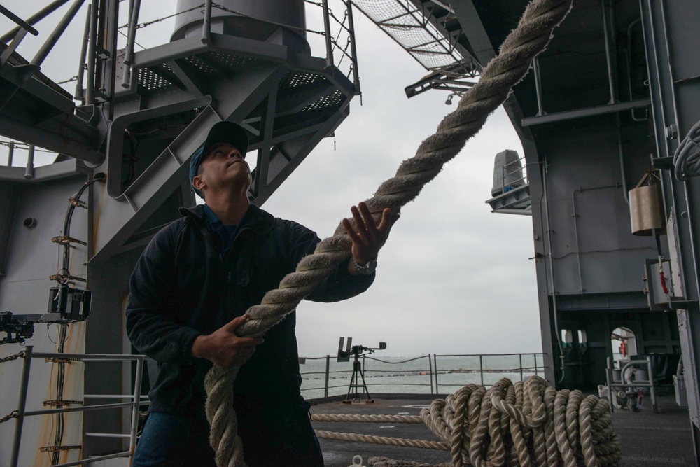 U.S. Sailor pays out line