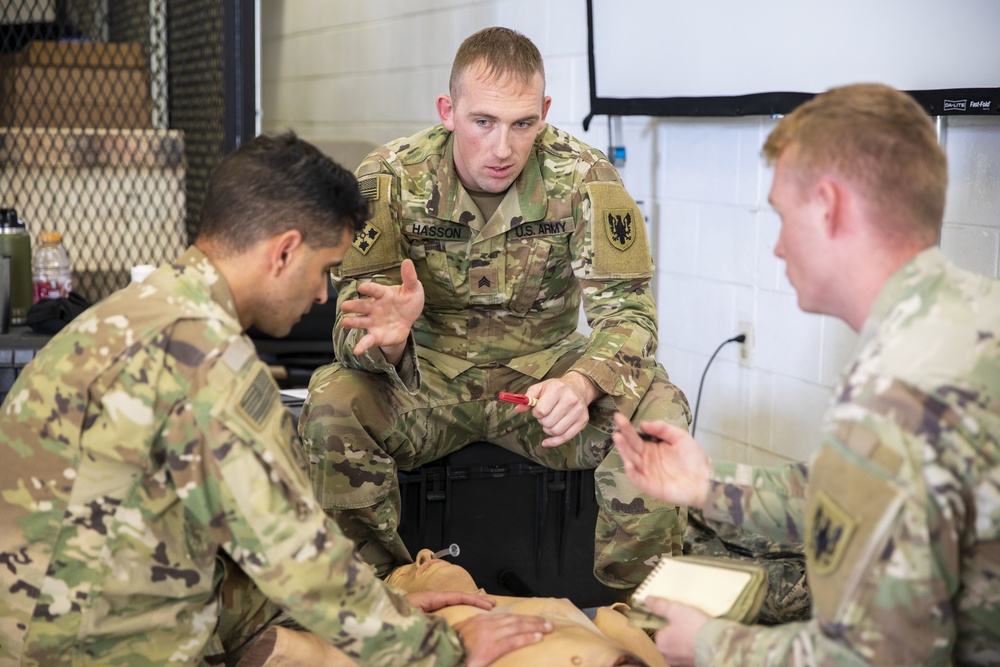 11th Expeditionary Combat Aviation Brigade conducts Combat Lifesaver Course