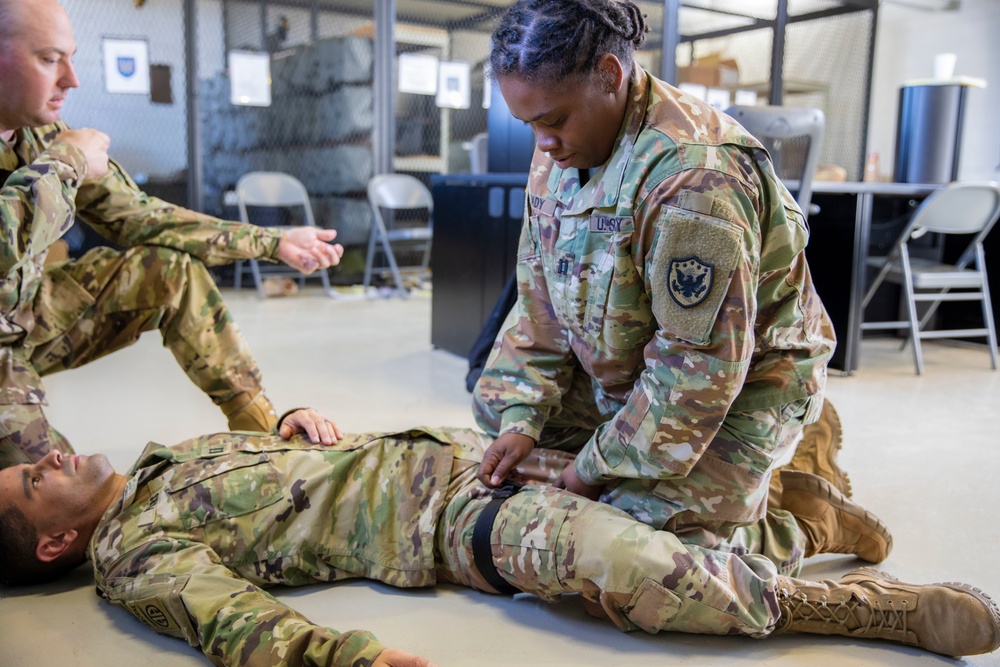 11th Expeditionary Combat Aviation Brigade conducts Combat Lifesaver Course