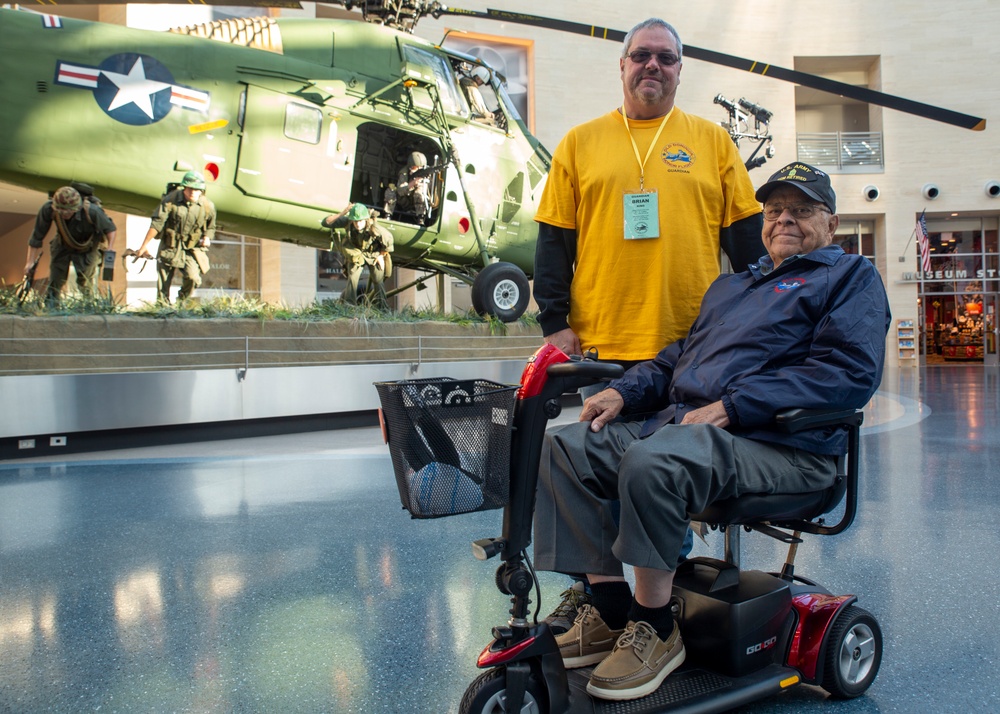 Honor Flight veterans surprised by huge welcome at Marine Corps Museum