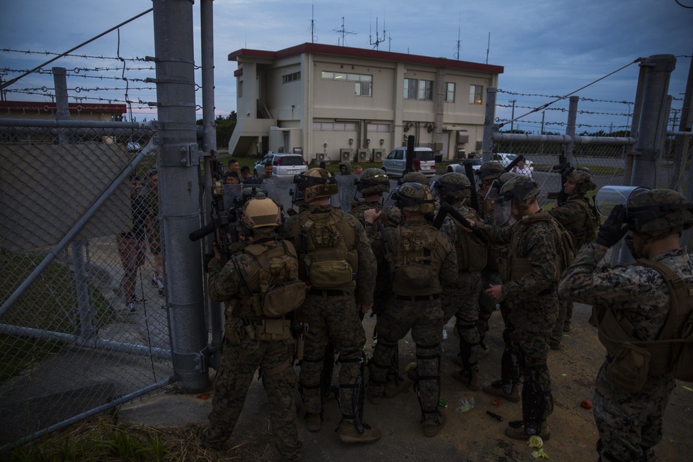 31st MEU executes “no-notice” embassy reinforcement and CBRN response drill