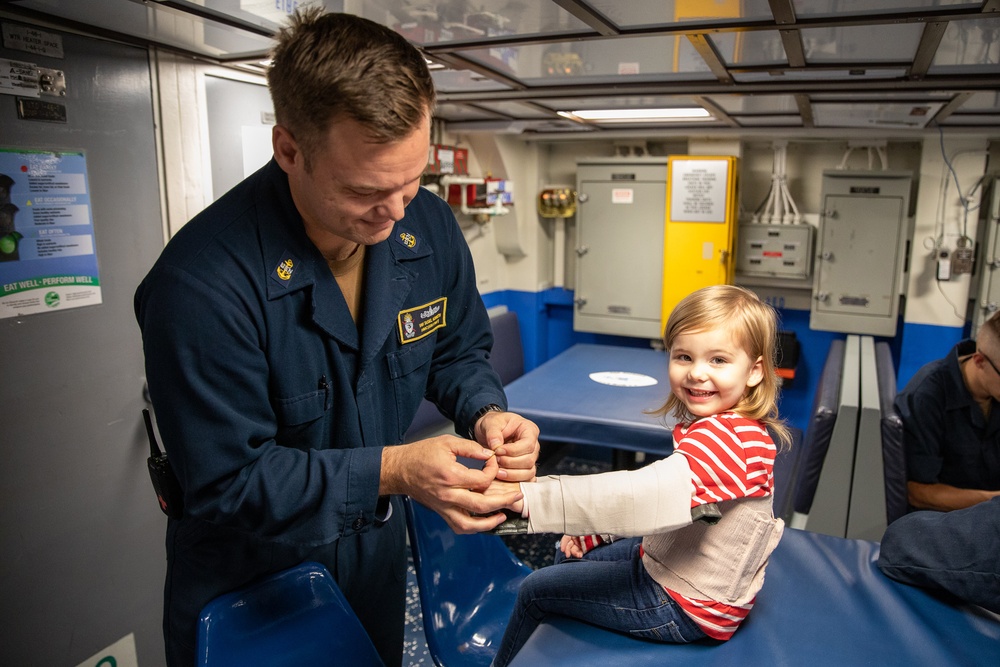 USS Pioneer sails around Sasebo harbor for Family and Friends Day cruise