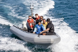 USS Pioneer sails around Sasebo harbor for Family and Friends Day cruise