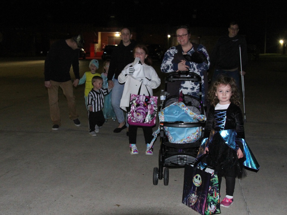 Trunk-or-Treat: Lifeliners and Family members celebrate Halloween together