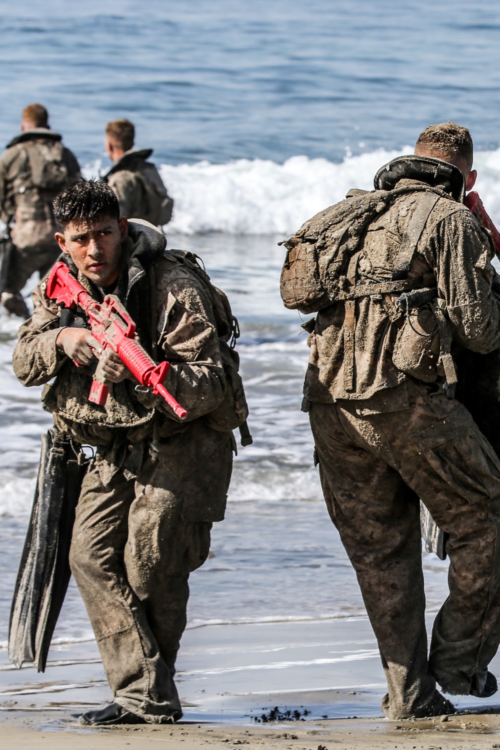 Marines from Basic Recon Course conduct helo casting, clandestine landing training