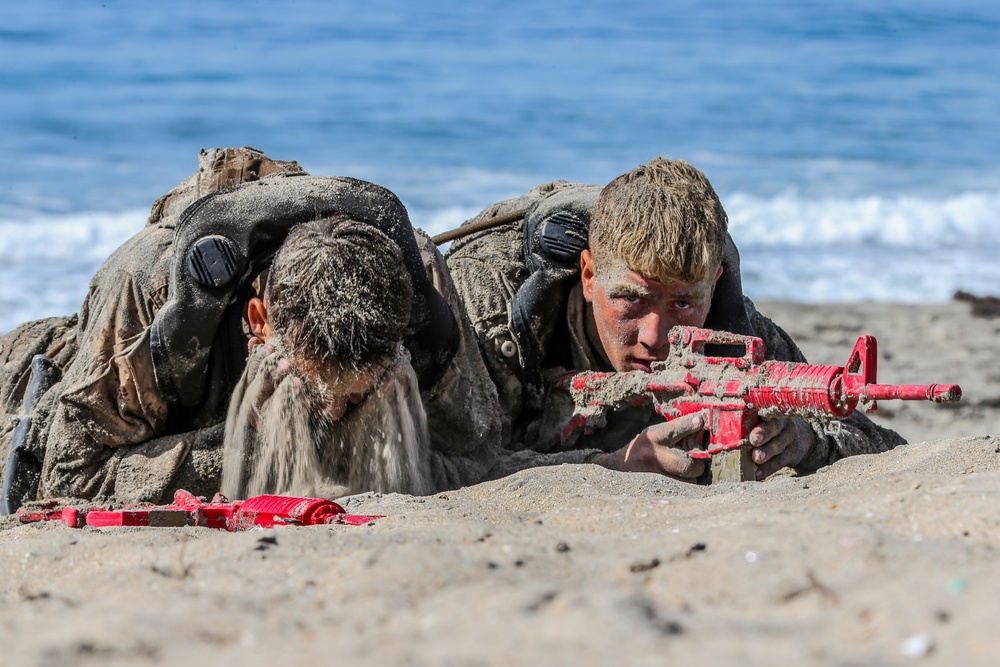 Marines from Basic Recon Course conduct helo casting, clandestine landing training