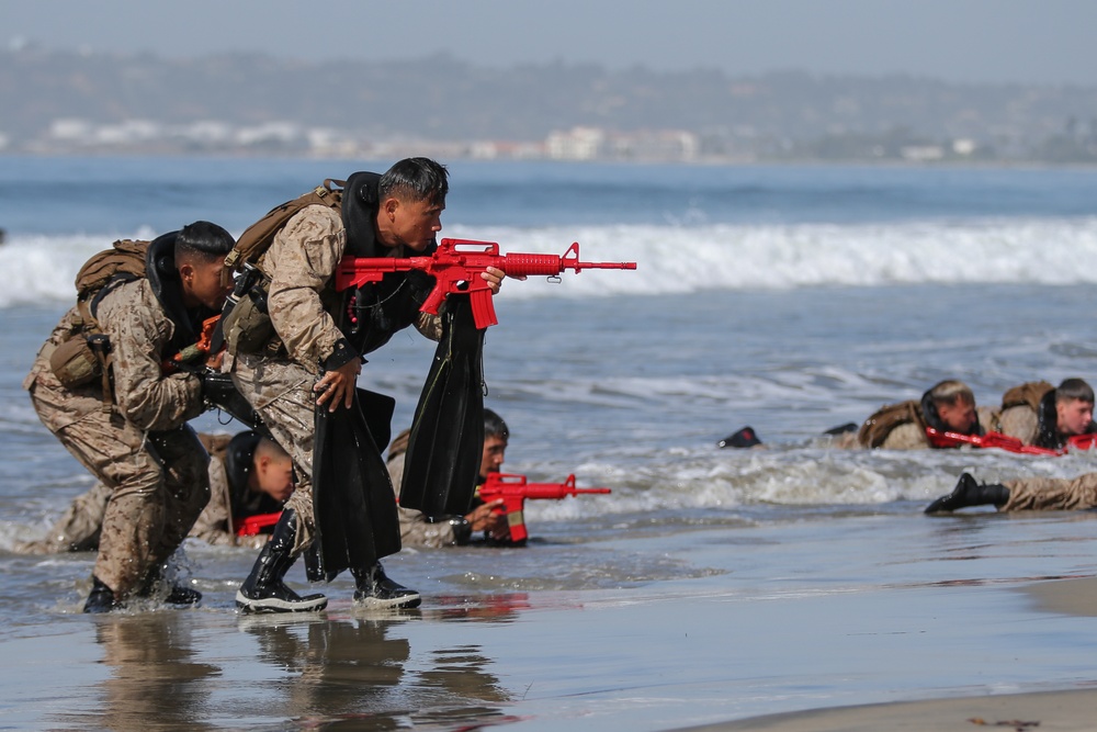 Marines from Basic Recon Course conduct helo casting, clandestine landing training