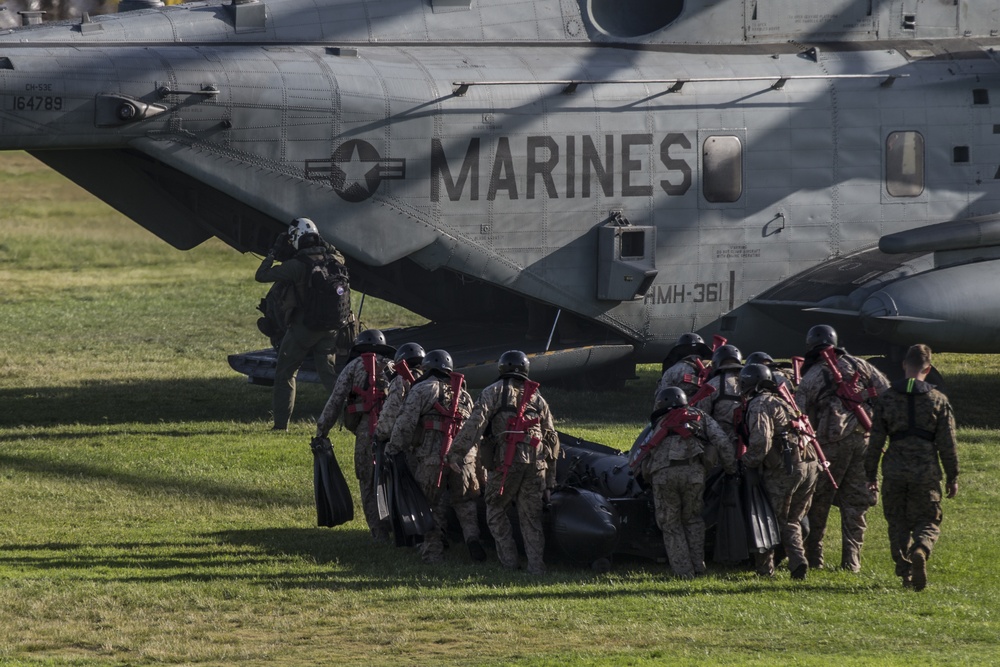 Marines from Basic Recon Course conduct helo casting, clandestine landing training