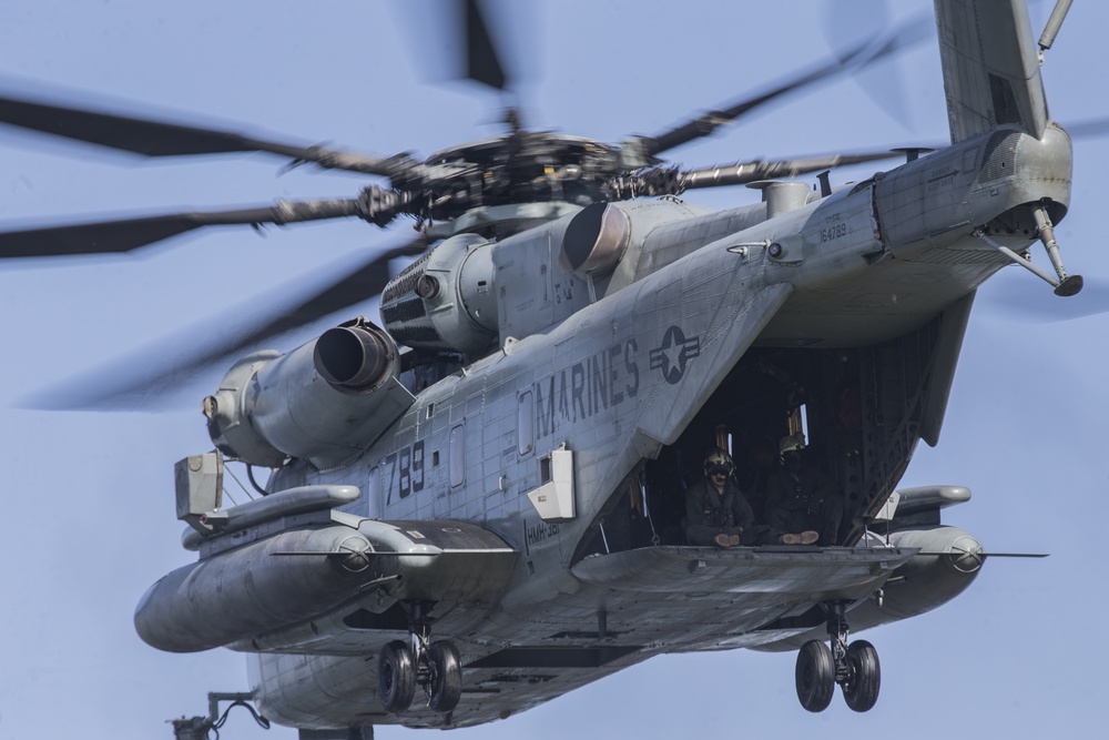 Marines from Basic Recon Course conduct helo casting, clandestine landing training