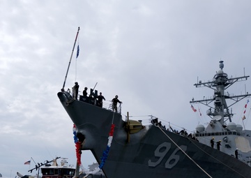 USS Abraham Lincoln Carrier Strike Group Destroyer Return to Homeport