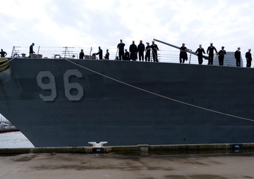 USS Abraham Lincoln Carrier Strike Group Destroyer Return to Homeport